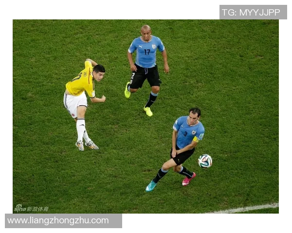 《12球星聚焦足球世界的璀璨风云与竞技荣耀》