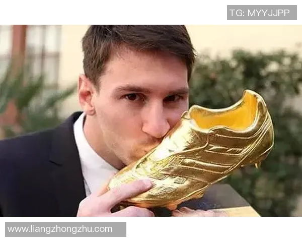 可爱足球球星毛绒挂件陪伴每一天展现运动魅力与独特个性